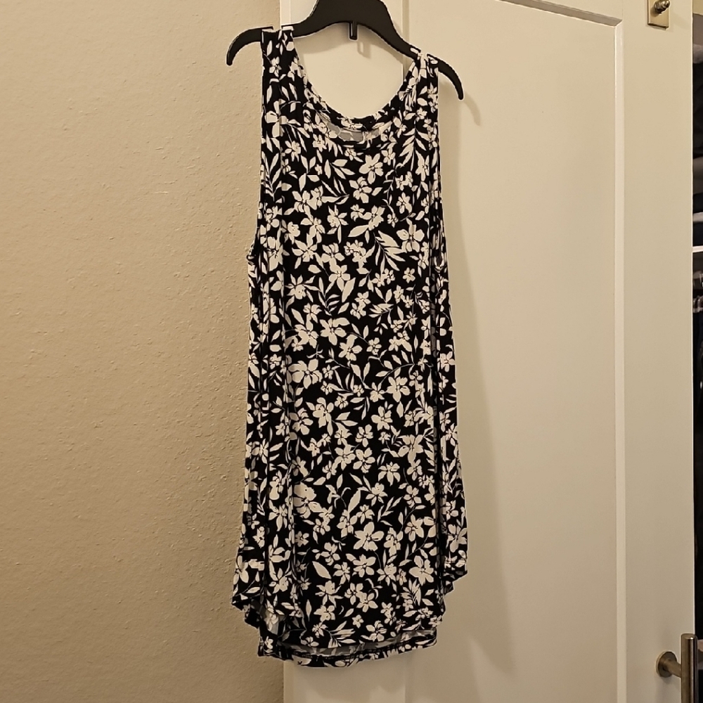 Old Navy Black and White Floral Tank Top